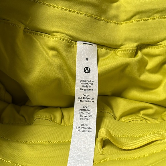 LULULEMON TRACK THAT MR SHORTS 5” IN YELLOW SERPENTINE (YLSR) SZ 6,8 NWT RARE! - Picture 7 of 11